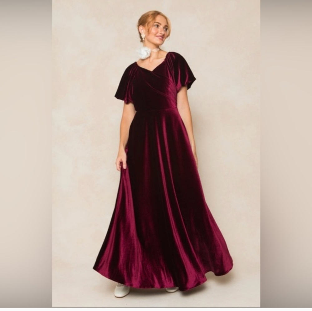 New ivy city co. Tessie dress wine velvet size 14 NWT